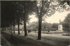 Hamm i.W., Ostenallee mit Falkdenkmal