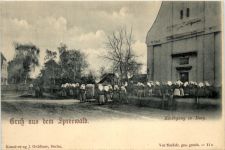 Gruss aus dem Spreewald, Kirchgang in Burg
