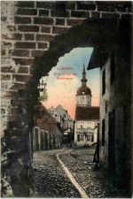 Lübben - Blick durch die Stadtmauer