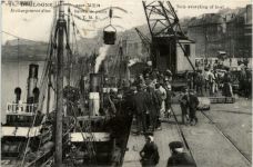 Boulogne sur Mer - Dechargement d un bateau