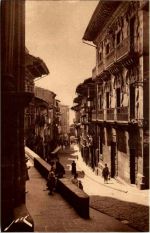 Fontarabie - La grande rue vue de l Eglise