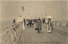 Trouville sur Mer - Sur la Jetee