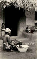 Afrique Noire - La toilette de Bebe - Mali