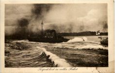 Torpedoboot in voller Fahrt