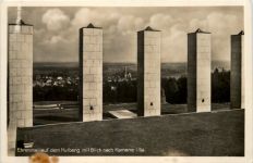 Kamenz, Ehrenmal auf dem Hutberg mit Blick nach Kamenz