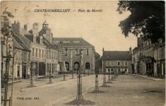 Chateaumeillant - Place du Marche