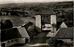 Schweigen an der Weinstrasse mit Blick auf Weissenburg