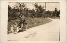 Mann auf Motorrad