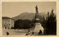 Trento - Piazza dante col Monumento