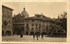 Trento - Piazza grande colla fontana de Nettuno