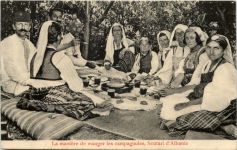 Albania - Scutari - La maniere de manger les campagnoles