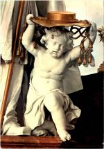 Der Ammersee, Diessen, Klosterkirche, Putte mit Kardinalshut