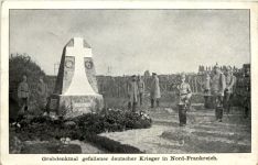 Grabmal gefallener deutscher Krieger in Nord-Frankreich - Feldpost 10. bayer Inf Division