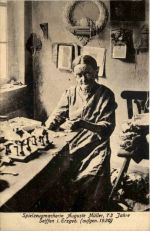 Seiffen - Spielzeugmacherin Auguste Müller 73 Jahre alt