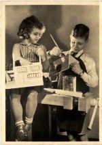 Kinder basteln Spielzeug