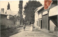 Le Cendre, La Grand Route