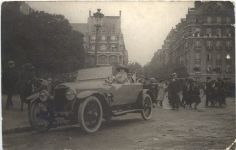 Automobil
