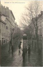 Trieste - Via dell Acquedotto - Litfassäule