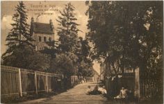 Teupitz am See - Schulstrasse mit Kirche