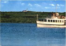 MS Utting auf dem Ammersee mit der Klosterburg Andechs