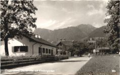 Deggendorf, Dorfstrasse mit Kindergarten