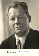 Willy Brandt mit Autogramm