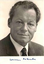 Willy Brandt mit Autogramm