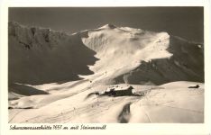 Schwarzwasserhütte mit Steinmadl