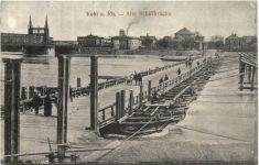 Kehl am Rhein, Alte Schiffbrücke, Passanten