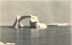 Nordgronland - Schwimmendes Eisbergtor