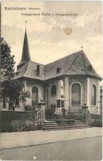 Bischofsheim Hessen - Evangelische Kirche und Kriegerdenkmal