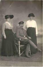 Soldat mit Frauen