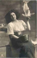 Frau mit Taube