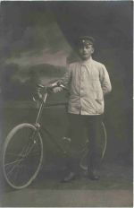 Mann mit Fahrrad