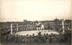 Boxkampf mit Soldaten