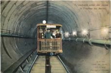 Berlin - Treptow - Tunnelbahn unter der Spree