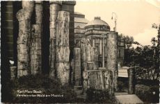 Karl Marx Stadt - Versteinerter Wald am Museum