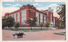 Die HIGH SCHOOL in MASON CITY, IA auf Vintage 1923