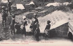 181. KINDIA (Guinée Française). Lavoir dans la Quaoua Collection Générale de la Guinée Française A. James, Conakry