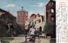 Heidelberg / Neckar, Student und Kellnerin an einem Tisch