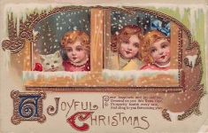 Fröhliche Weihnachten - Kinder und Katze am verschneiten Fenster