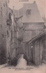 Caudebec-En-Caux - Alte Häuser Über Dem Fluss Sainte-Gertrude