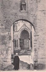 Chartres_Eure_et_Loir Porche et Rue Saint Yves Chartres_Eure_et_Loir