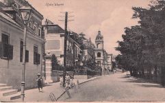 AK Wien, Hohe Warte, Strassenpartie mit Turmgebäude und Kindergruppe
