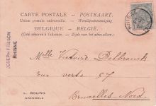 künstlerische Darstellung, die durch das Relief im Papier Brieftaube