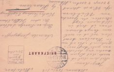 militärischer Uniform, der auf einem Pferd