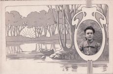 Foto-AK einer jungen frau Bootsanleger am Ufer, Passepartout