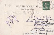 Frau in einem Badeanzug im Stil der frühen 1900er Jahre