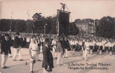 13. Deutsches Turnfest München. Übergabe des Bundesbanners,