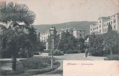 AK Abbazia, Brunnenplatz